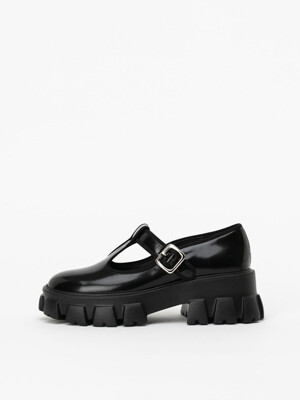 Lieto Lugsole T-strap Shoes in Black Box Leather