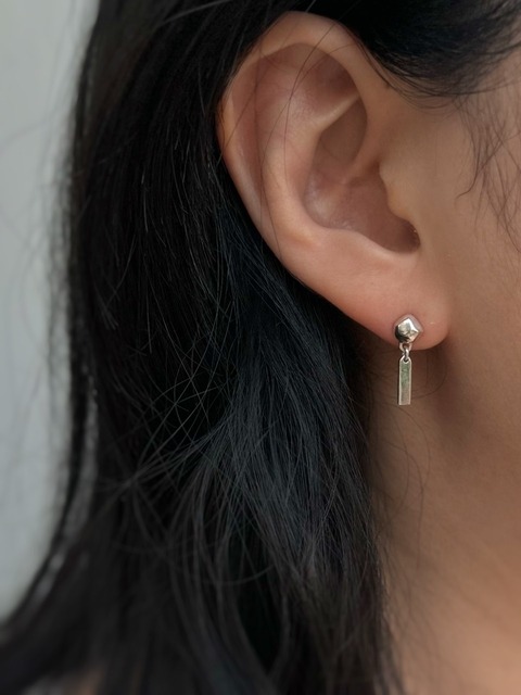 더보링 charming dangle earrings_2colors