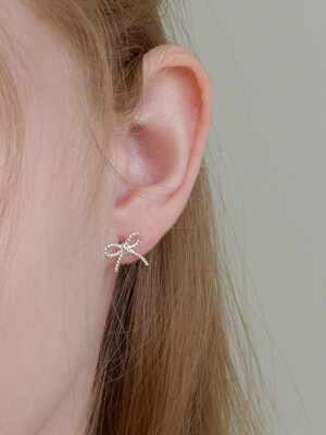 String Ribbon Earring