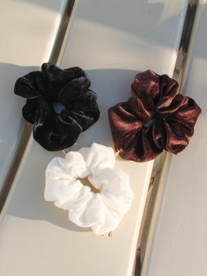 S VELVET SCRUNCHIE (3 COLORS)