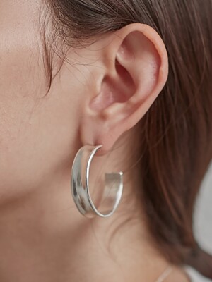 Hollow hoop earring