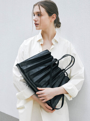 Modern Pleats M Black