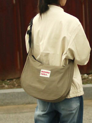 Halfmoon cross bag _ Khaki beige