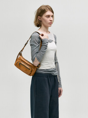 OUTPOCKET HOBO MINI_soft camel pull-up crinkle
