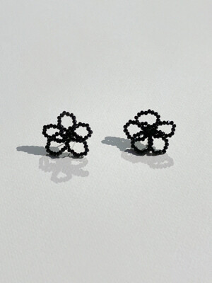 TWINKLE BLACK FLOWER EARRINGS AE223049