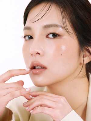 25 S/S 플러쉬 립 앤 치크 밤 05 플랫 화이트(Flat White)