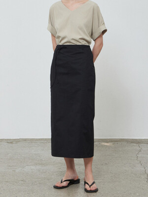 BELTED LONG SKIRT - BLACK