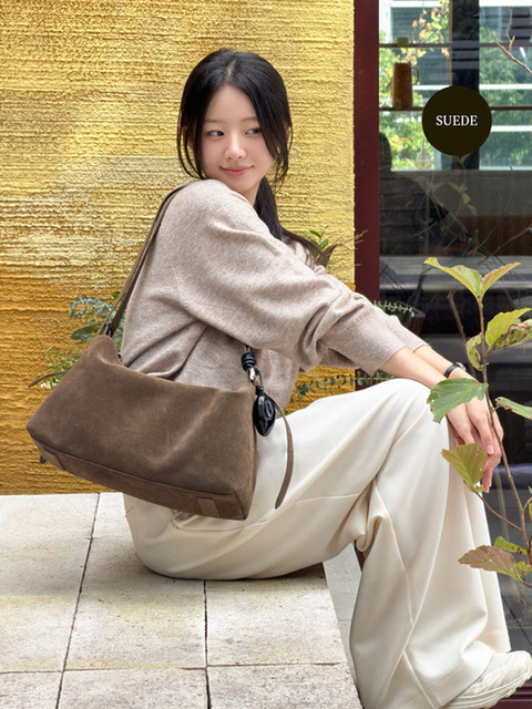 사르투 [단독][빙빙 PICK]UYE SHOULDER SUEDE BAG (KHAKI BROWN)