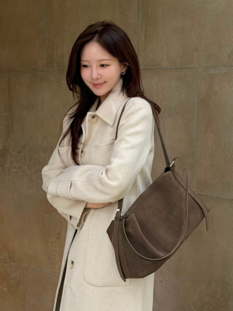 사르투 [단독][유에 & 빙빙 PICK]UYE SHOULDER SUEDE BAG (KHAKI BROWN)