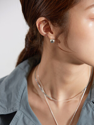 minimal dom earring silver