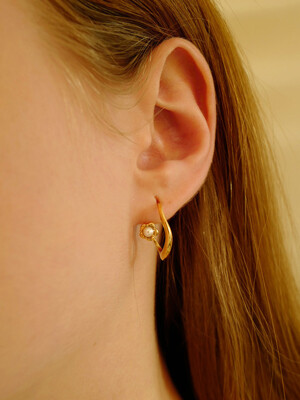 daisy ring earring