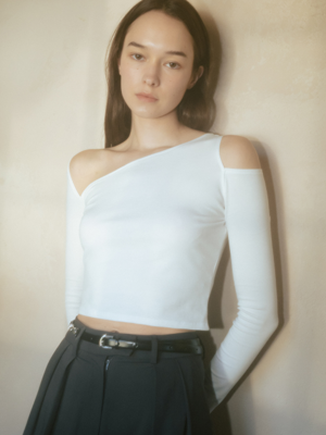 DIAGONAL CUT-OUT CROP TOP_TT3S201IV