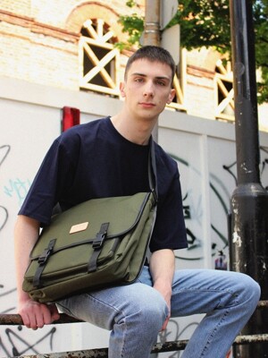 VALUABLE MESSENGER BAG_KHAKI