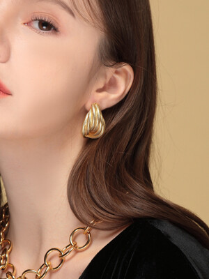 golden shell earrings