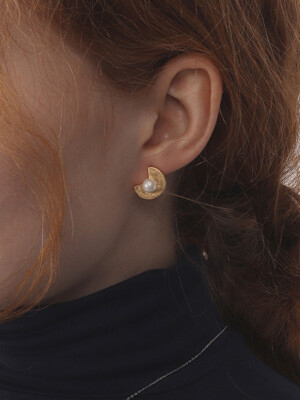 Classic Natural Water Pearl Freecurve Matt Texture coin Objet Earrings PB069E