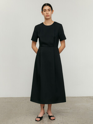 Round Neck tuck Dress-black