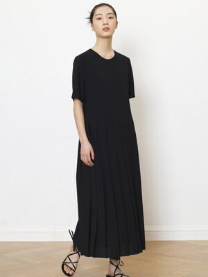 Summer crepe pleats robe black