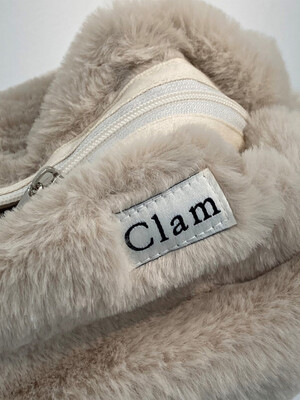 Clam round pouch _ Fur milk tea