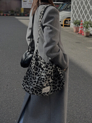 이고백(IGO BAG)_Big Leopard Large Hobo Bag_Grey