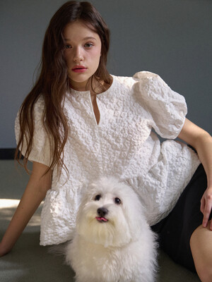 Daisy Jaquard Puff Blouse [White ]