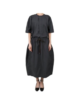 르메르 25SS 여성 파라슈트 원피스 챠콜 DR1110 LF1364 980
