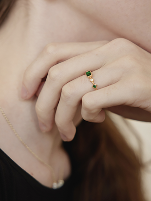 Simple jewel bluish green ring