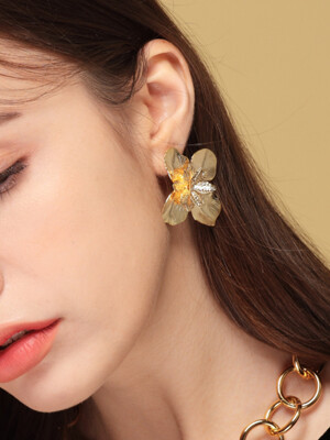 golden flower earrings