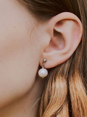 Water Pearl Earrings