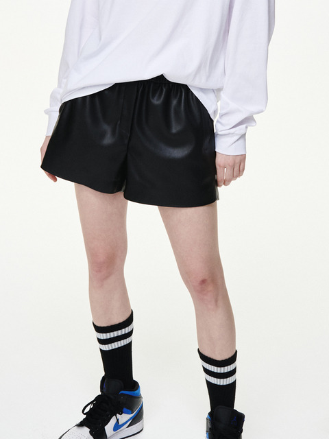 팬츠 - 비콰이엇 (Bquiet) - FAUX LEATHER BANDING SHORTS_BLACK 