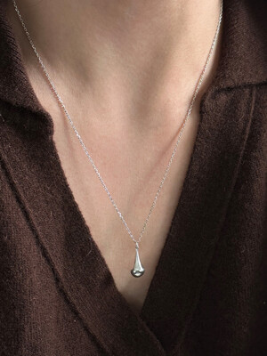 Pure necklace