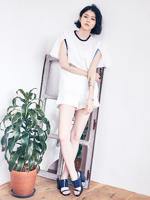 SIDE PLEATS SHORT_WHITE