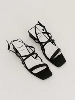 Petal capture flat strap sandal_3cm Black  / YY8S-S23