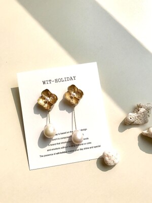 Flower pearl unbal bar earring