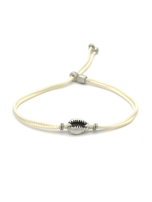 Shell string bracelet (ivory)