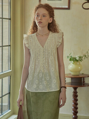 PM_Embroidery pleated blouse