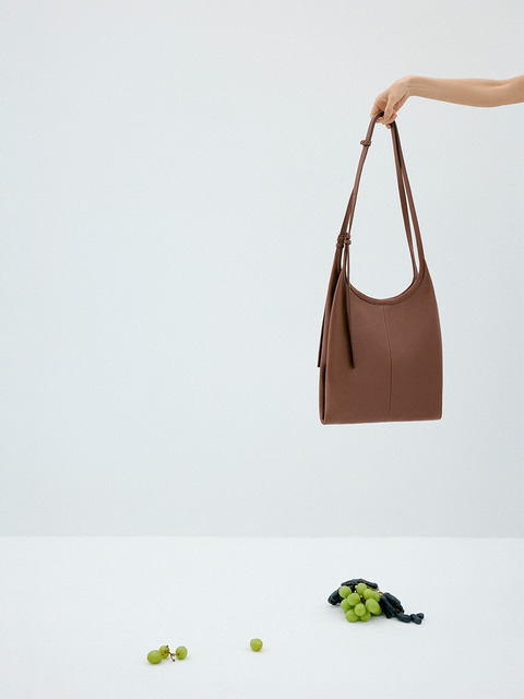 ショルダーバッグ・ポシェット COURONNE Lien Shoulder 33 (Black)_RCBSX24650BKX COURONNE] 리앙 숄더 33