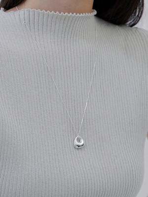 Tote necklace