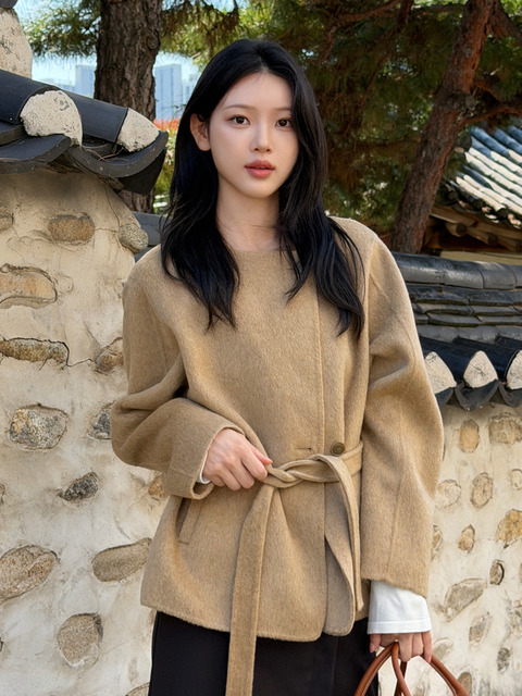 주르티 울 100 핸드메이드 라운드 하프 자켓 베이지 j2096