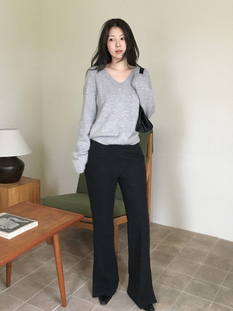 룩캐스트 [단독] 울 세미 부츠컷 슬릿 슬랙스 / WOOL SEMI BOOTS CUT SLIT SLACKS_2colors