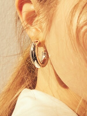 CHUBBY VOLUME HOOP EARRING