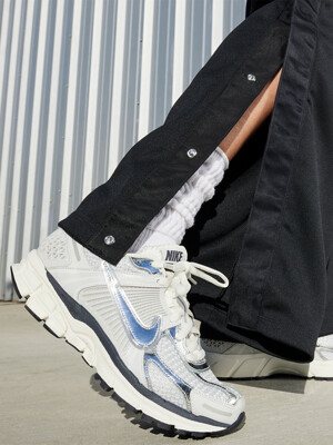 [FD0884-025] W NIKE ZOOM VOMERO 5