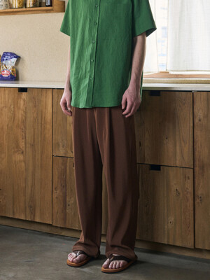 COOL PLEATS PANTS [WIDE FIT]_BROWN