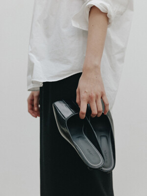 [단독] Clive Square Mule_Soft Black