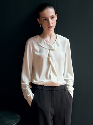 [Drama Signature] Shirring Collar Silky Blouse