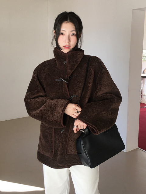 오스트카카 [곰송이 PICK] 리버시블 시어링 토글 무스탕 브라운
