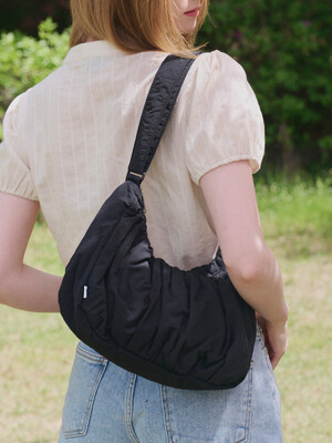 Small Croissant Shirring Cross Bag Black