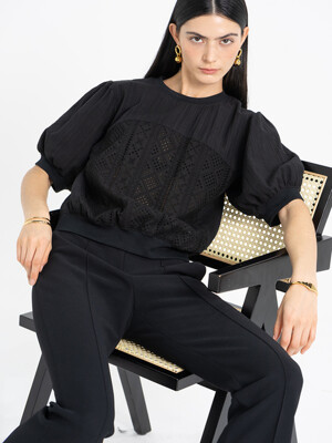 Round neck crochet blouse - black