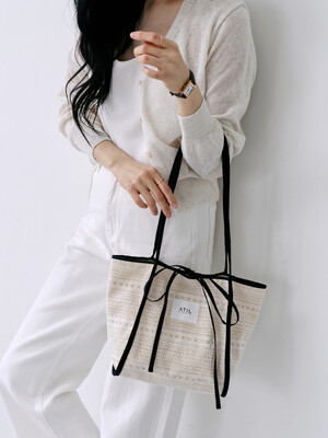 Noir Lace Canvas Shoulder Bag [Black Edition]