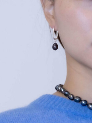 Keira Black Pearl Earrings