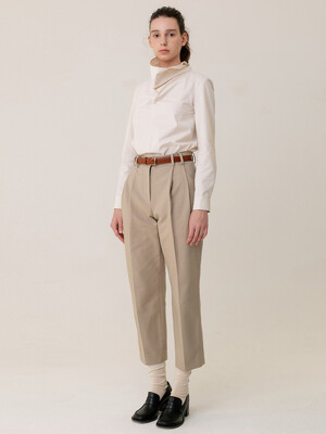 Two Tuck Cropped Cotton Pants Beige